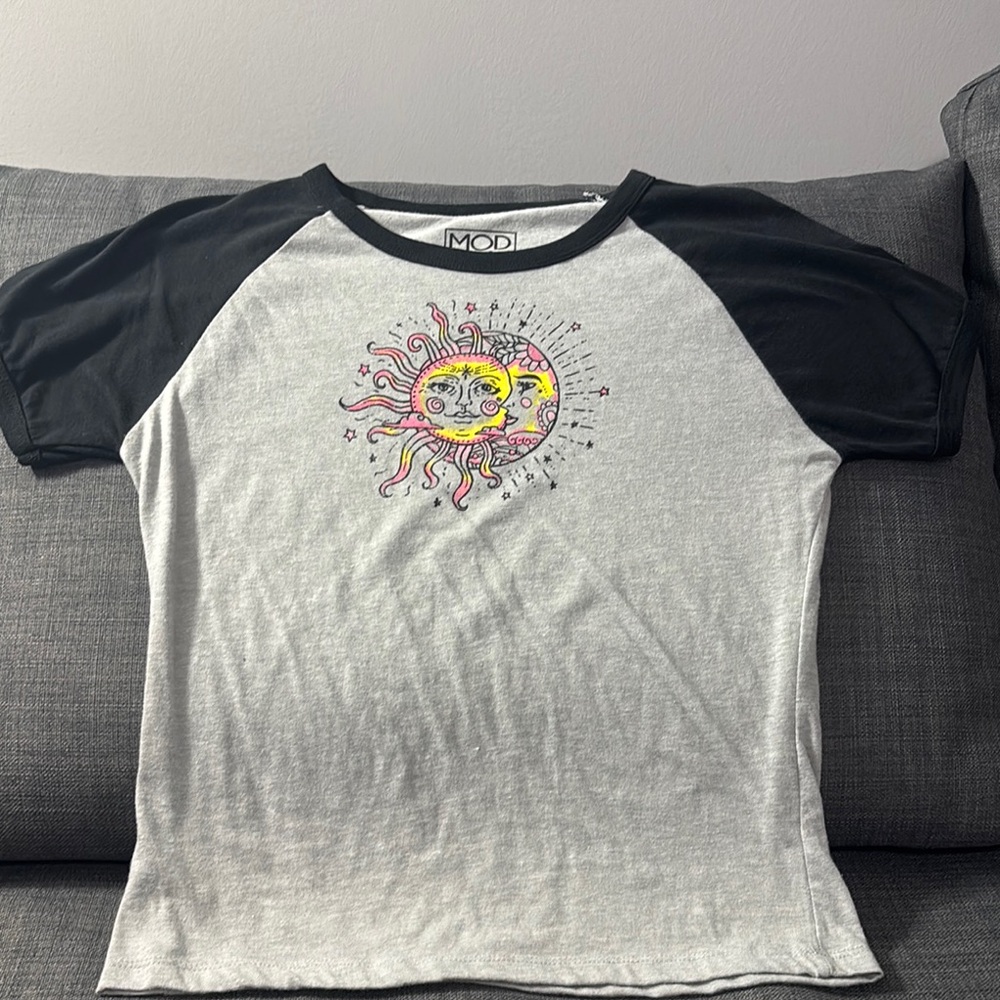 Modern Lux Black and Gray Short Sleeve Tee with Sun Graphic